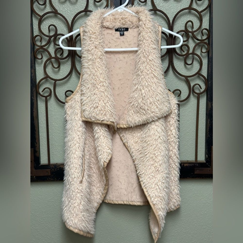 TCEC cream faux vest
